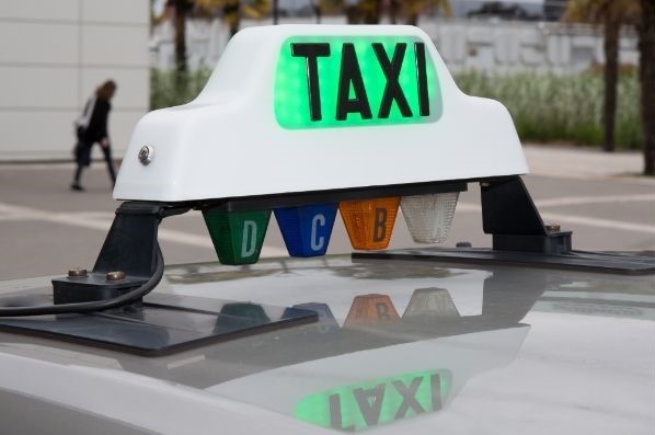 borne-lumineuse-tarif-taxi